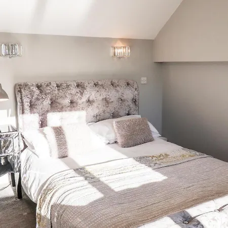 Tawny * سكرابورو